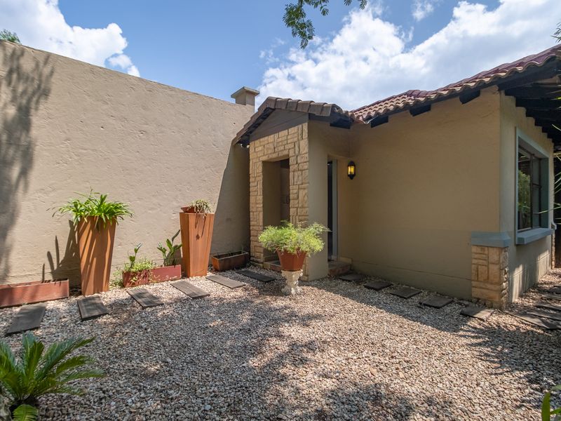 House For Sale in Fourways, Sandton, Gauteng - Photo 5