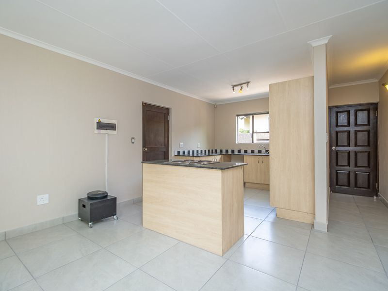 House For Sale in Fourways, Sandton, Gauteng - Photo 9