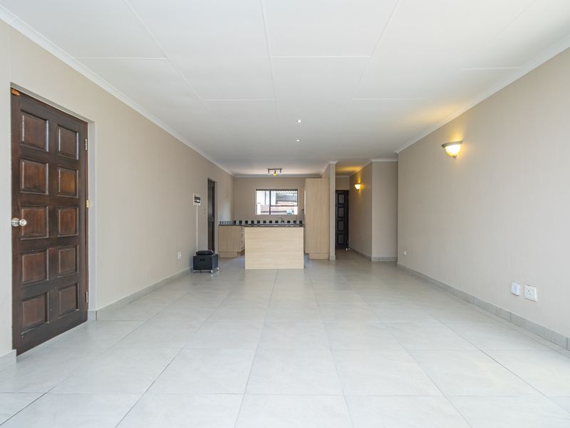 House For Sale in Fourways, Sandton, Gauteng - Photo 8