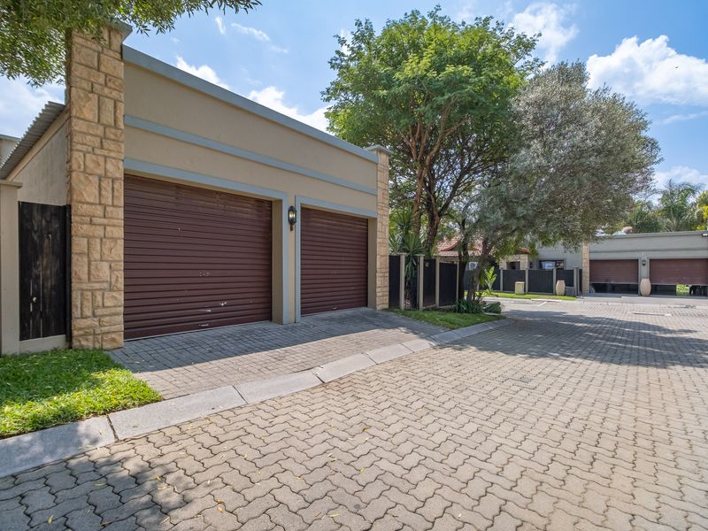 House For Sale in Fourways, Sandton, Gauteng - Photo 3