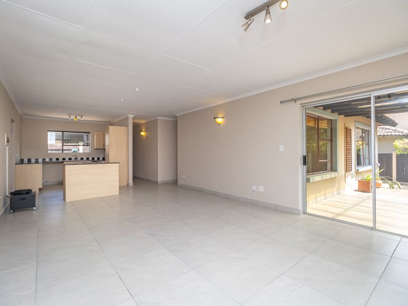 House For Sale in Fourways, Sandton, Gauteng - Photo 6
