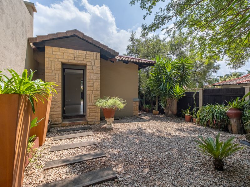House For Sale in Fourways, Sandton, Gauteng - Photo 4