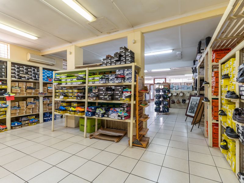 Retail For Sale in Wellington North, Wellington, Western Cape - Photo 2