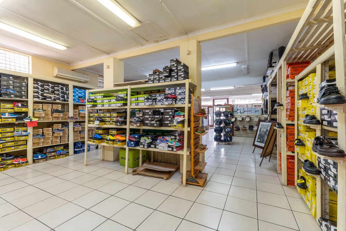 Retail For Sale in Wellington North, Wellington, Western Cape - Photo 2