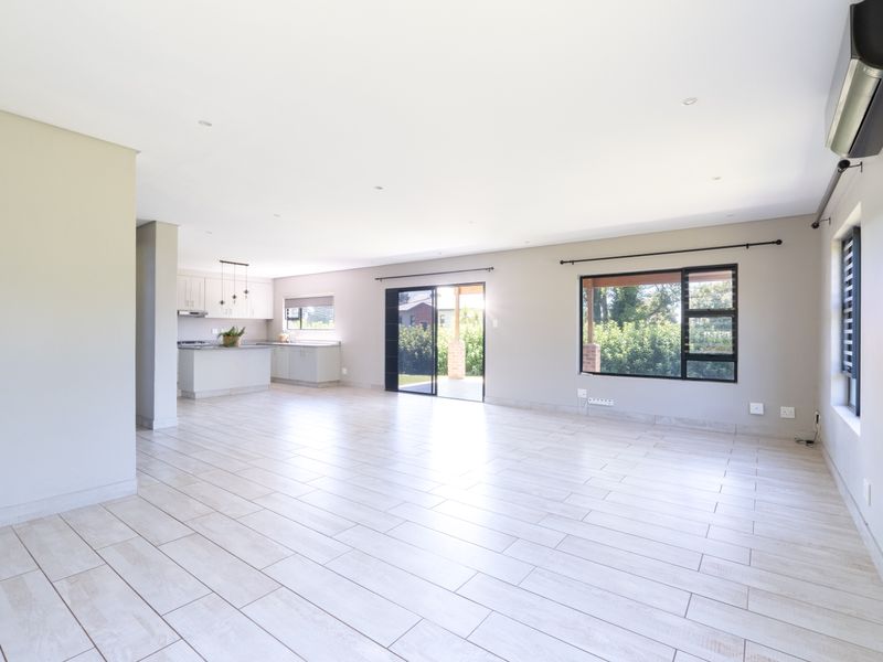 Townhouse For Sale in Leonard, Hilton, KwaZulu Natal - Photo 4