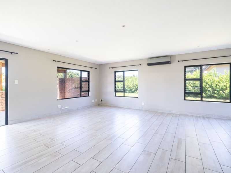 Townhouse For Sale in Leonard, Hilton, KwaZulu Natal - Photo 8