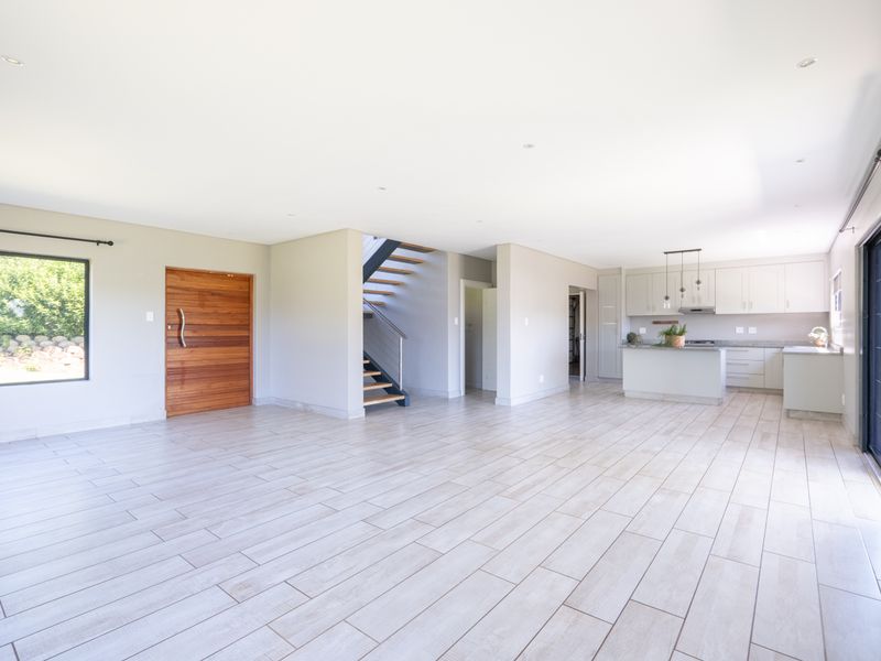 Townhouse For Sale in Leonard, Hilton, KwaZulu Natal - Photo 6