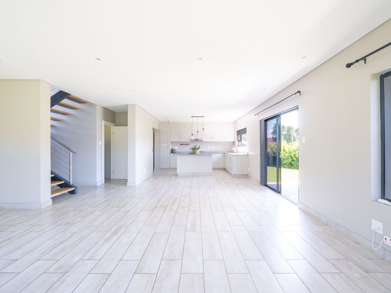 Townhouse For Sale in Leonard, Hilton, KwaZulu Natal - Photo 5