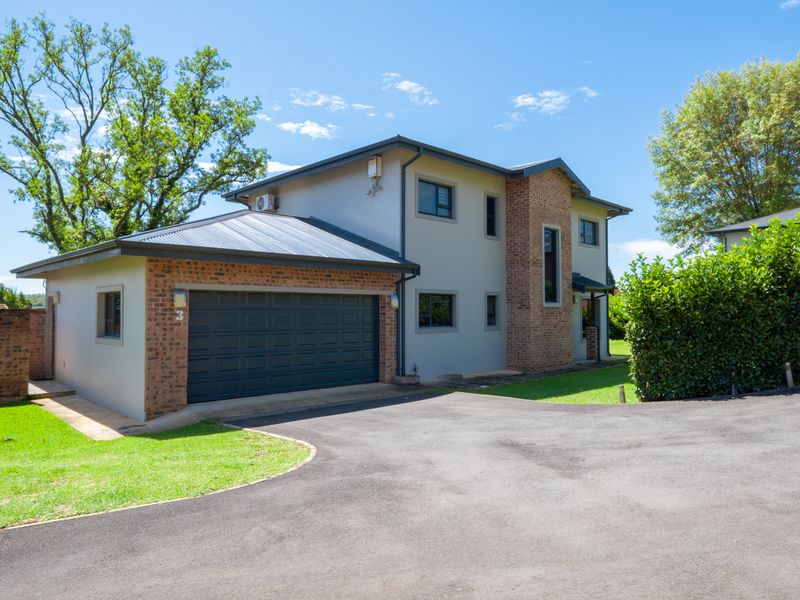 Townhouse For Sale in Leonard, Hilton, KwaZulu Natal - Photo 3