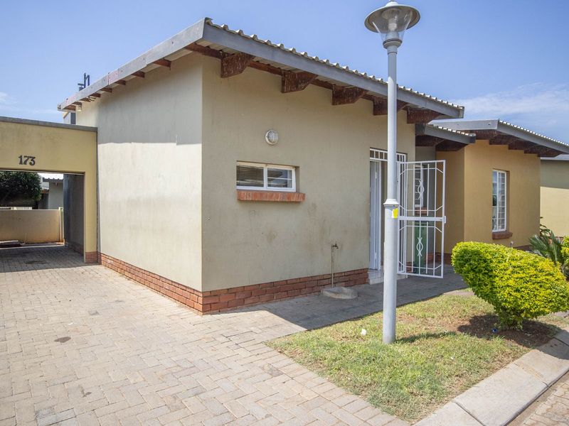 Apartment For Sale in Waterval East, Rustenburg, North West - Photo 2