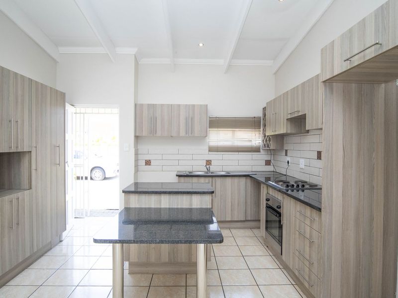 Apartment For Sale in Waterval East, Rustenburg, North West - Photo 8