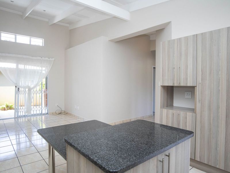 Apartment For Sale in Waterval East, Rustenburg, North West - Photo 6