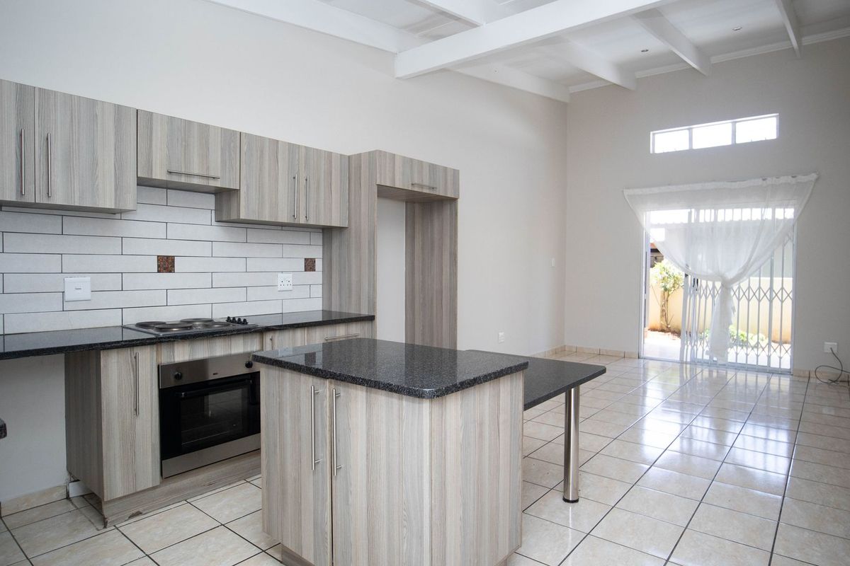 Apartment For Sale in Waterval East, Rustenburg, North West - Photo 4