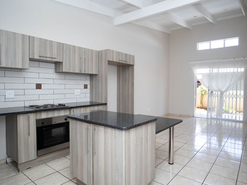 Apartment For Sale in Waterval East, Rustenburg, North West - Photo 4