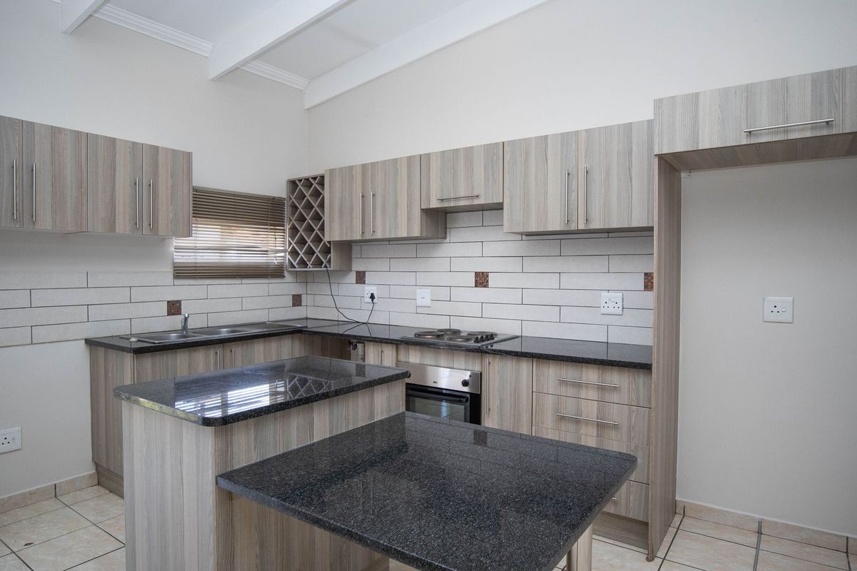 Apartment For Sale in Waterval East, Rustenburg, North West - Photo 5