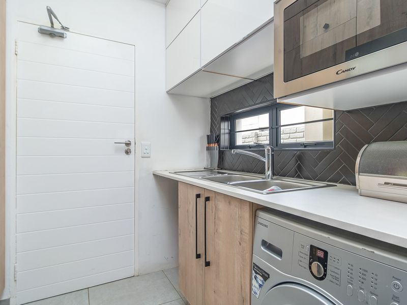 Townhouse For Sale in Fourways, Sandton, Gauteng - Photo 9