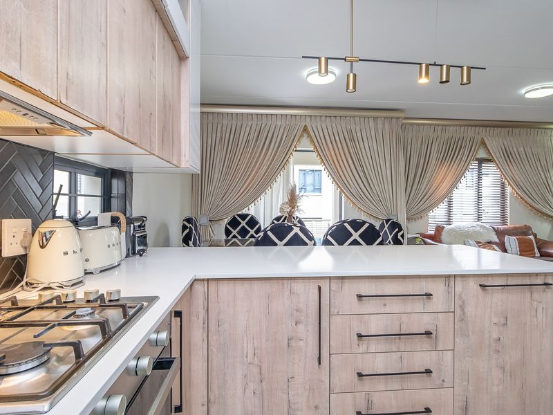 Townhouse For Sale in Fourways, Sandton, Gauteng - Photo 8