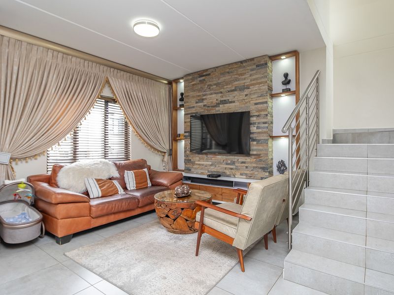 Townhouse For Sale in Fourways, Sandton, Gauteng - Photo 3