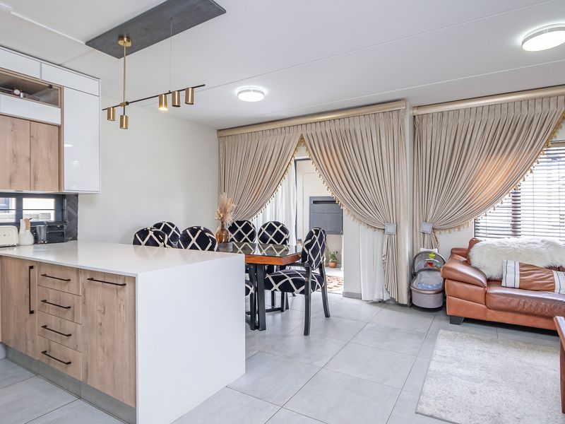 Townhouse For Sale in Fourways, Sandton, Gauteng - Photo 5