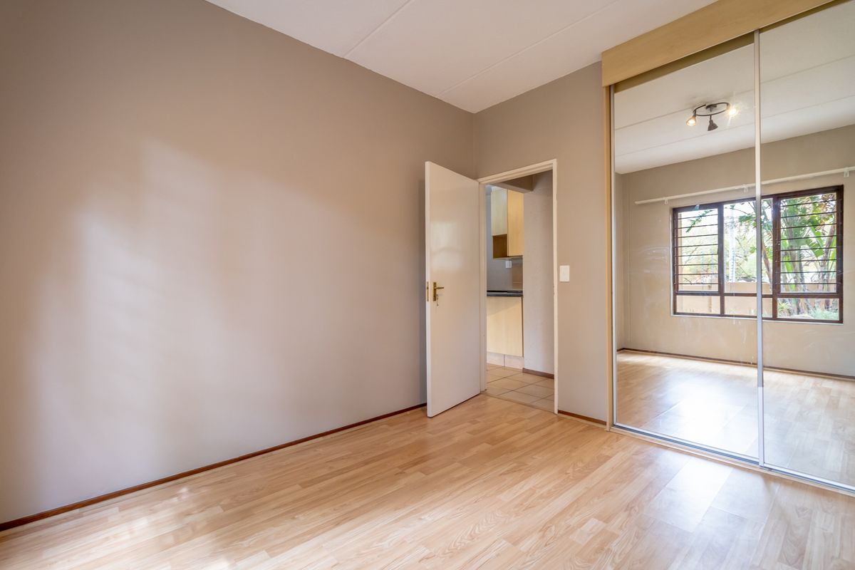 Apartment for sale in Lonehill, Sandton - Photo 4