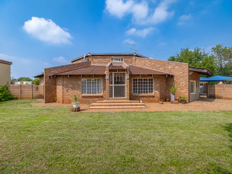 Private Residence or Thriving Guesthouse: The Choice is Yours - Photo 2