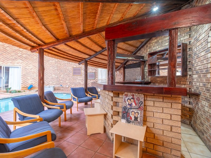 Private Residence or Thriving Guesthouse: The Choice is Yours - Photo 10