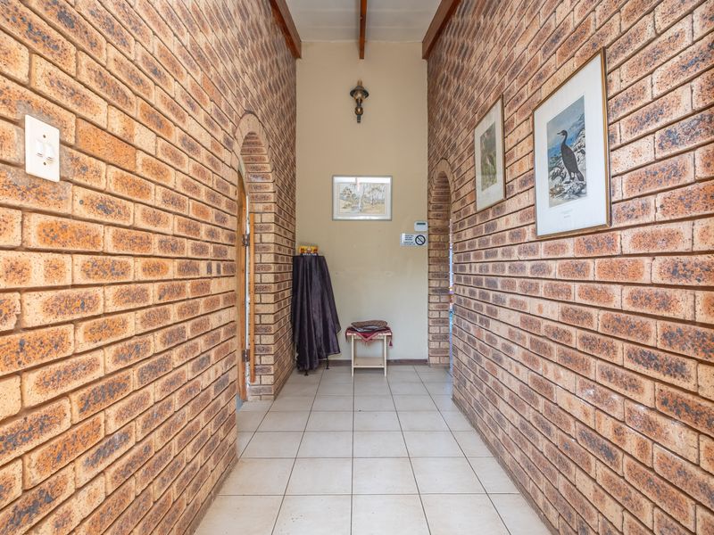 Private Residence or Thriving Guesthouse: The Choice is Yours - Photo 4