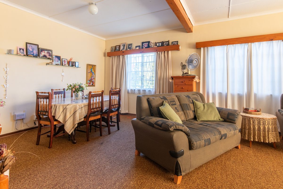 House For Sale in Somerset East, Eastern Cape - Photo 4