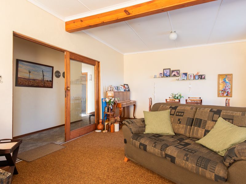 House For Sale in Somerset East, Eastern Cape - Photo 4