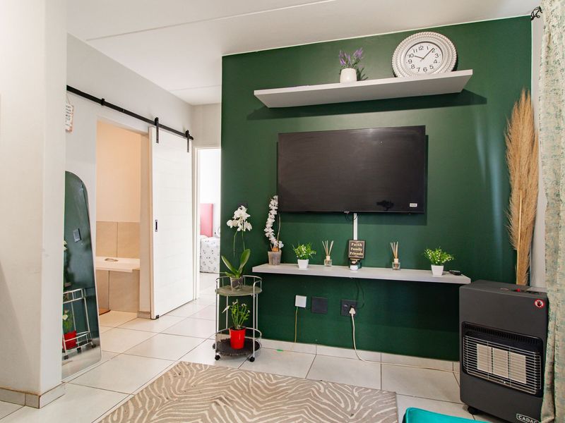 Apartment For Sale in Fleurhof, Roodepoort, Gauteng - Photo 9