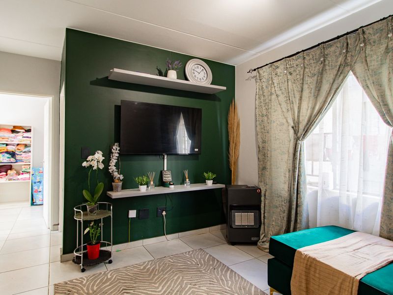 Apartment For Sale in Fleurhof, Roodepoort, Gauteng - Photo 7