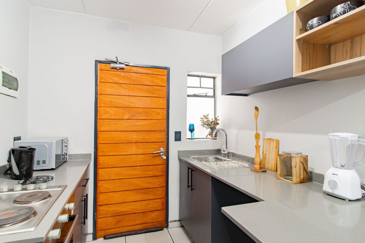 Apartment For Sale in Fleurhof, Roodepoort, Gauteng - Photo 4