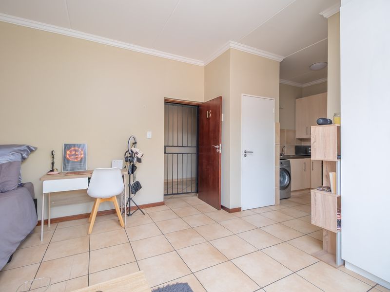 Apartment For Sale in Hillcrest, Pretoria, Gauteng - Photo 6