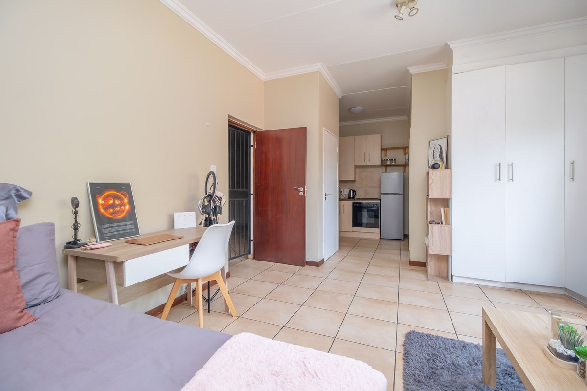 Apartment For Sale in Hillcrest, Pretoria, Gauteng - Photo 5
