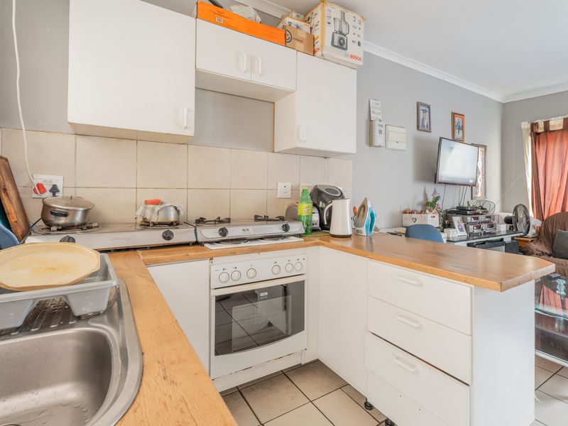 Apartment For Sale in Rome, Strand, Western Cape - Photo 8