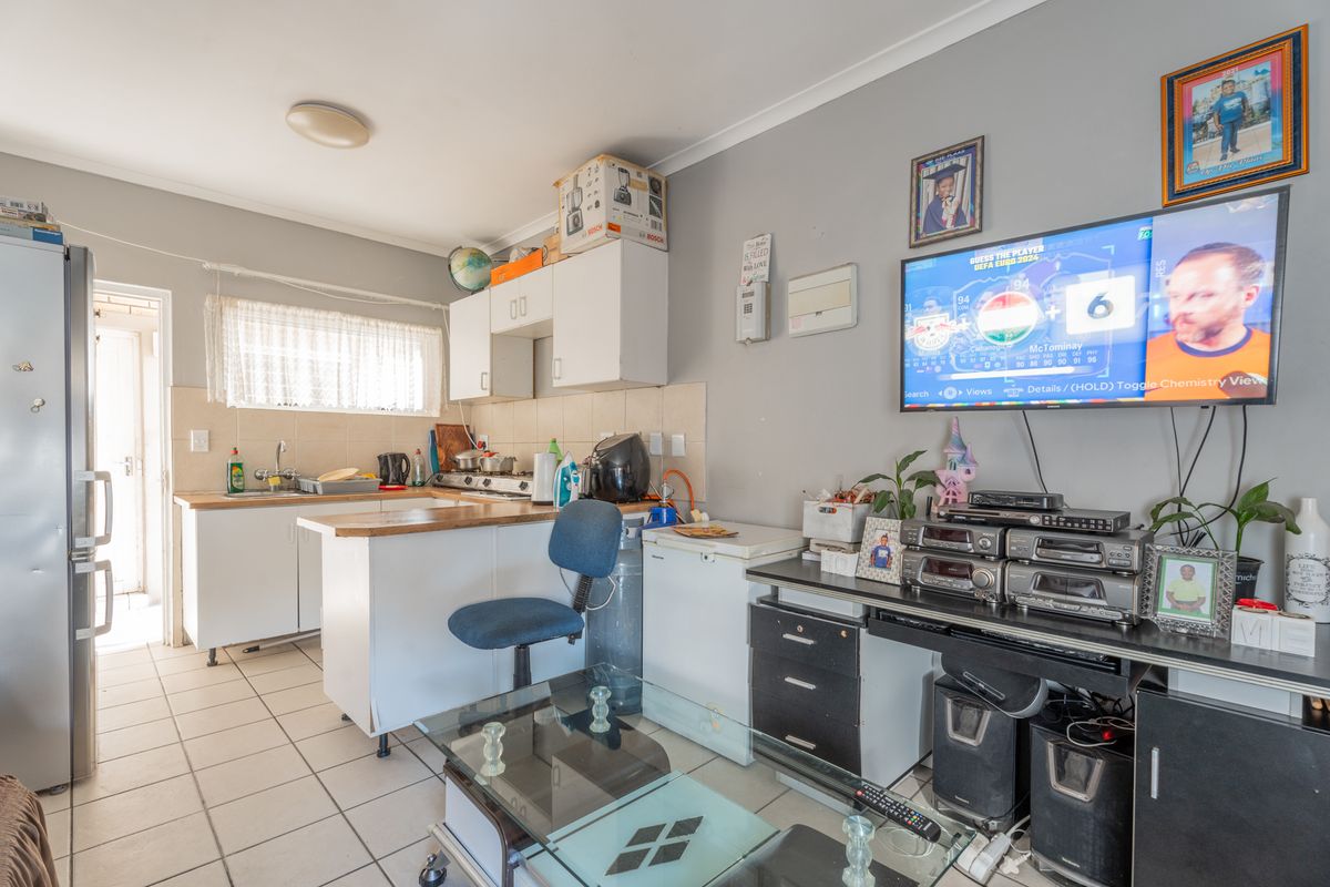Apartment For Sale in Rome, Strand, Western Cape - Photo 4