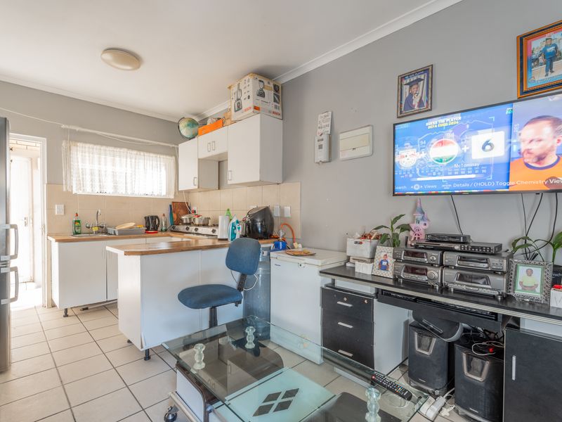 Apartment For Sale in Rome, Strand, Western Cape - Photo 4