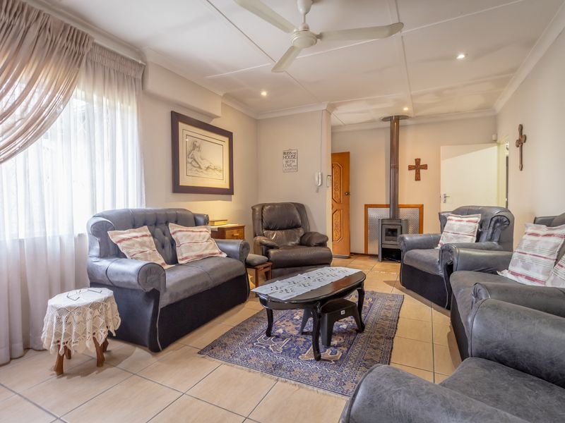 House For Sale in Nigel Ext 2, Nigel, Gauteng - Photo 2