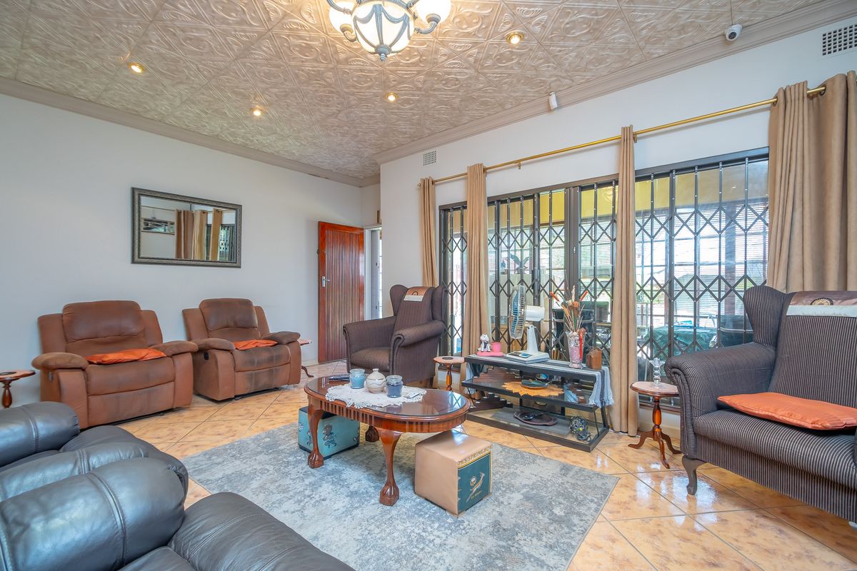Beautiful 5 bedroom property in Kloofsig - Photo 4