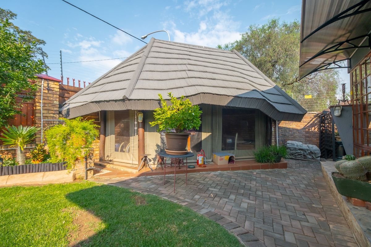 Beautiful 5 bedroom property in Kloofsig - Photo 3