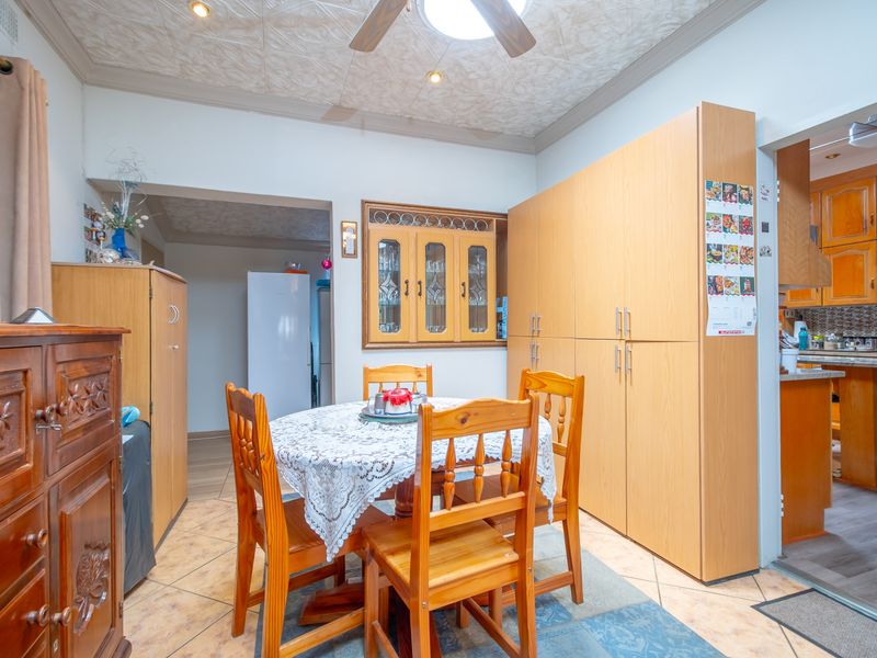 Beautiful 5 bedroom property in Kloofsig - Photo 7