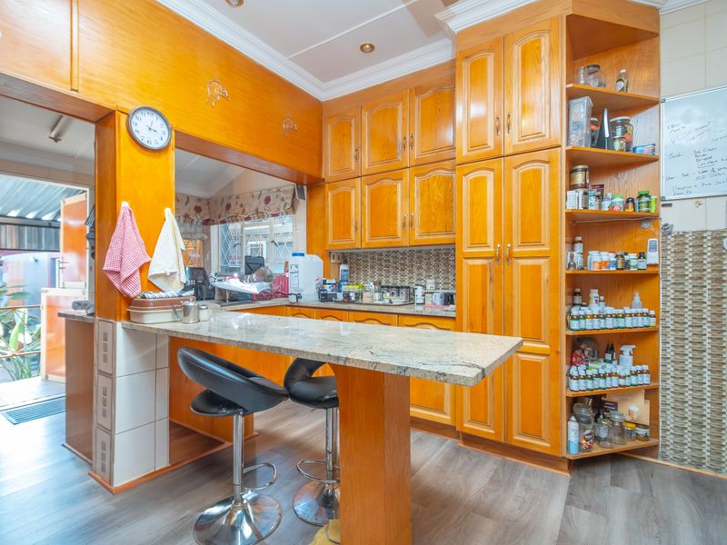 Beautiful 5 bedroom property in Kloofsig - Photo 10