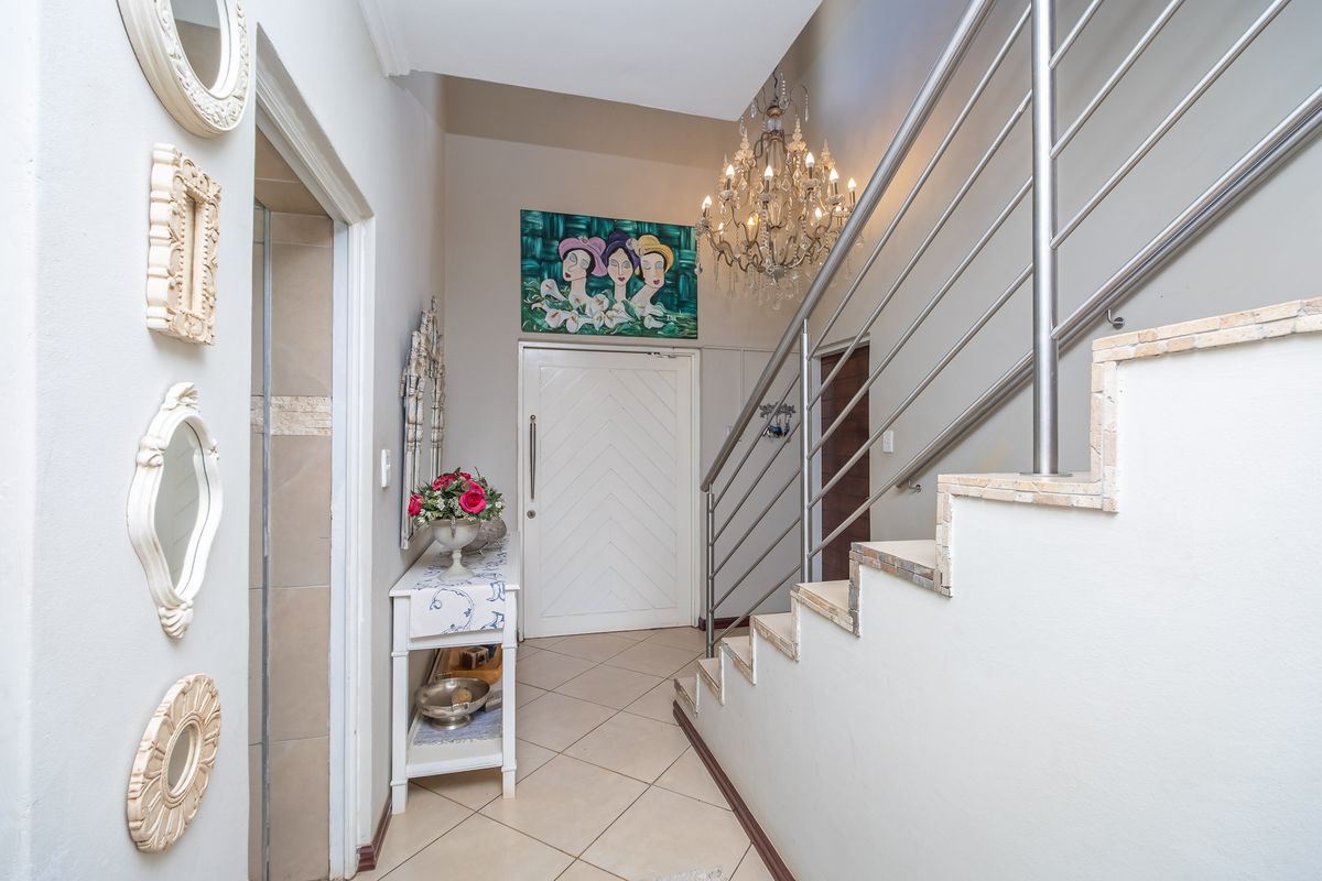 House For Sale in Pinehaven, Krugersdorp, Gauteng - Photo 2