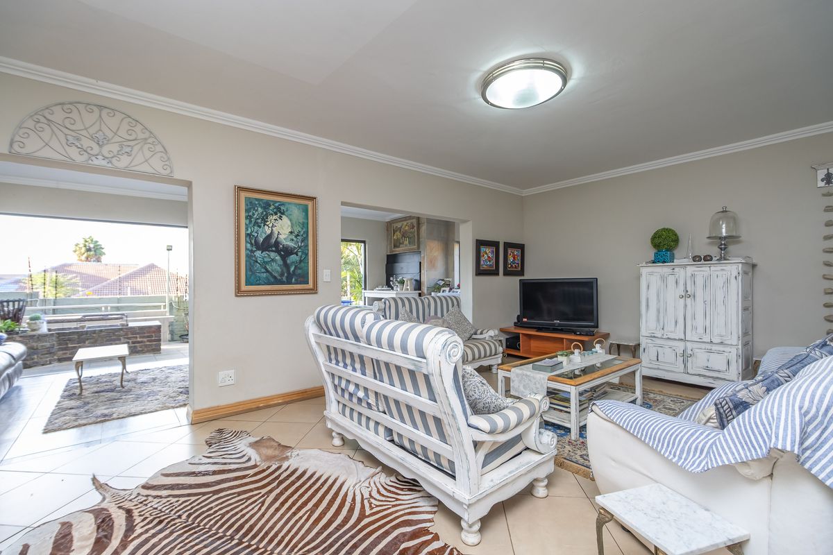 House For Sale in Pinehaven, Krugersdorp, Gauteng - Photo 4