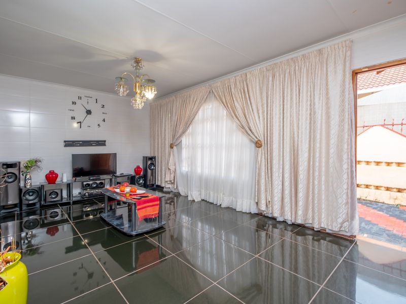 House For Sale in Tlhabane West, Rustenburg, North West - Photo 3