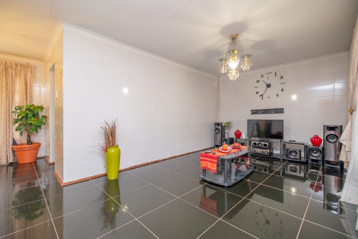 House For Sale in Tlhabane West, Rustenburg, North West - Photo 4
