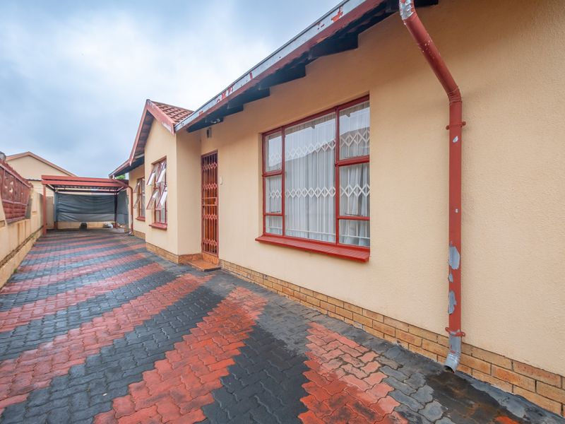 House For Sale in Tlhabane West, Rustenburg, North West - Photo 2