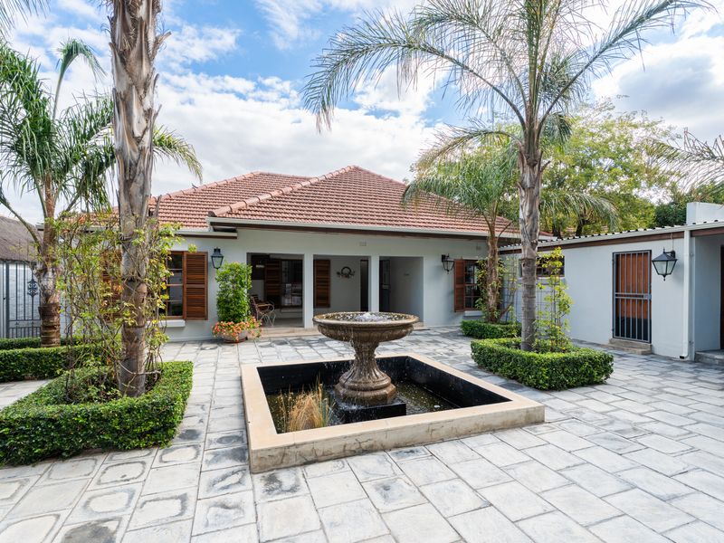 Step into effortless elegance with this exquisite 5-bedroom open-plan home, perfectly designed for m - Photo 1