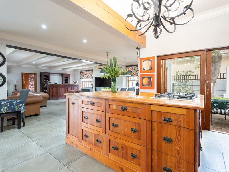Step into effortless elegance with this exquisite 5-bedroom open-plan home, perfectly designed for m - Photo 10