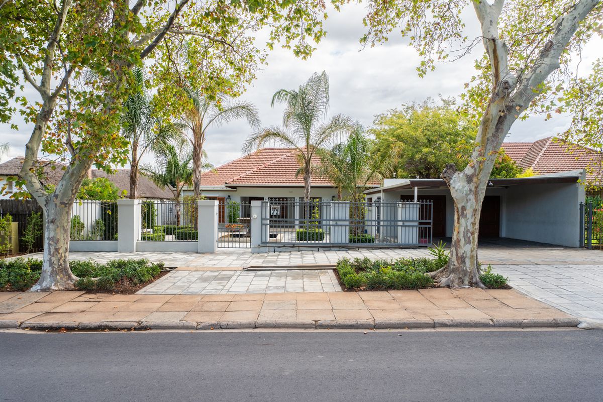 Step into effortless elegance with this exquisite 5-bedroom open-plan home, perfectly designed for m - Photo 2